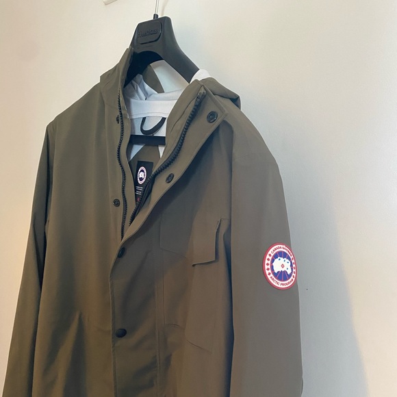 Like New. Canada Goose Nanaimo Jacket in Medium - Picture 3 of 7
